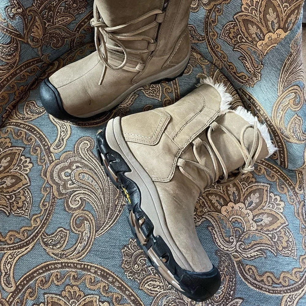 Keen Women's Waterproof Mid-Calf Winter Boots - Faux Fur Trim - Size 5/6  ❄️